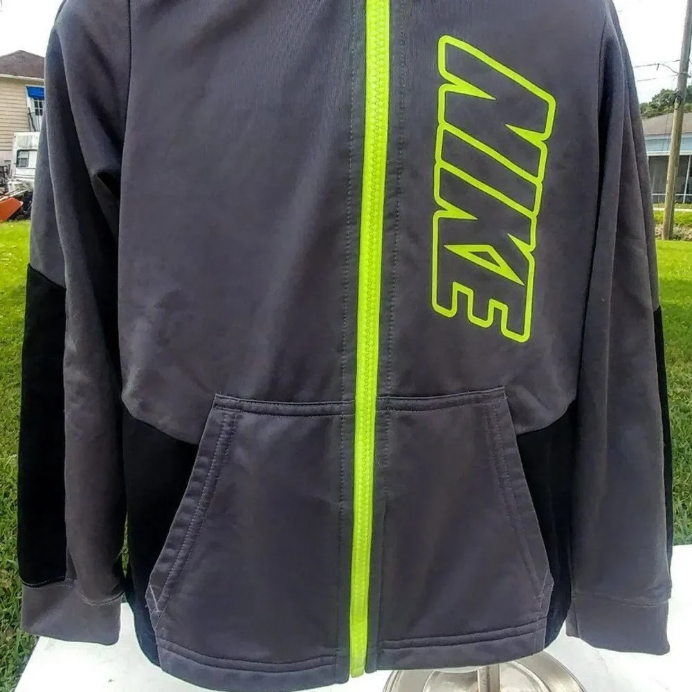 Nike boys gray